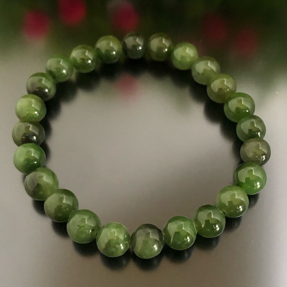 Polished Green Jade Bead Stretch Bracelet